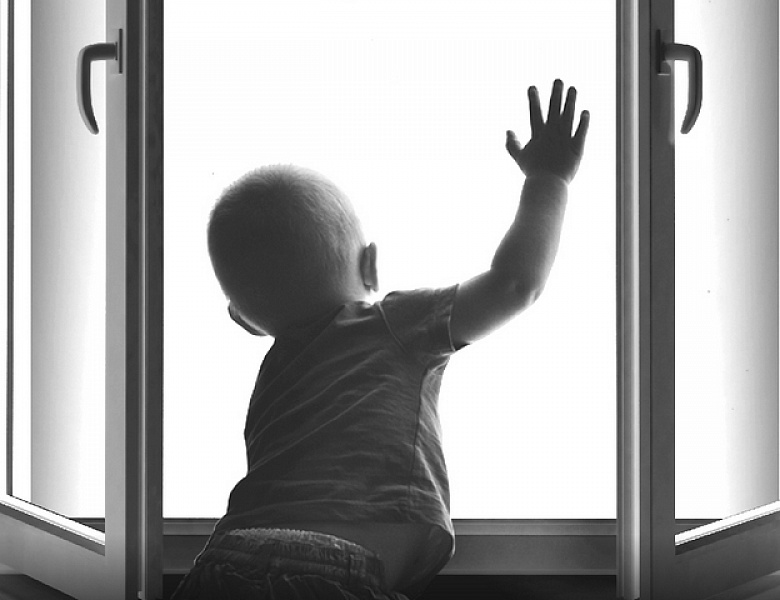 Памятка для родителей: Как предотвратить выпадение ребенка из окна?